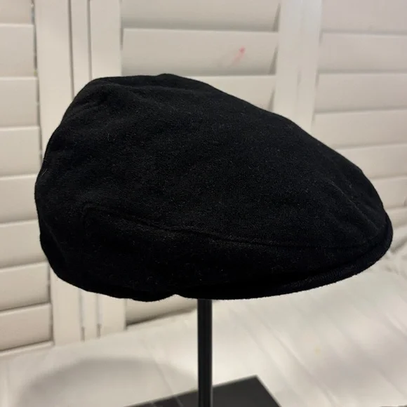 Classic Black Flat Cap - Picture 1 of 5
